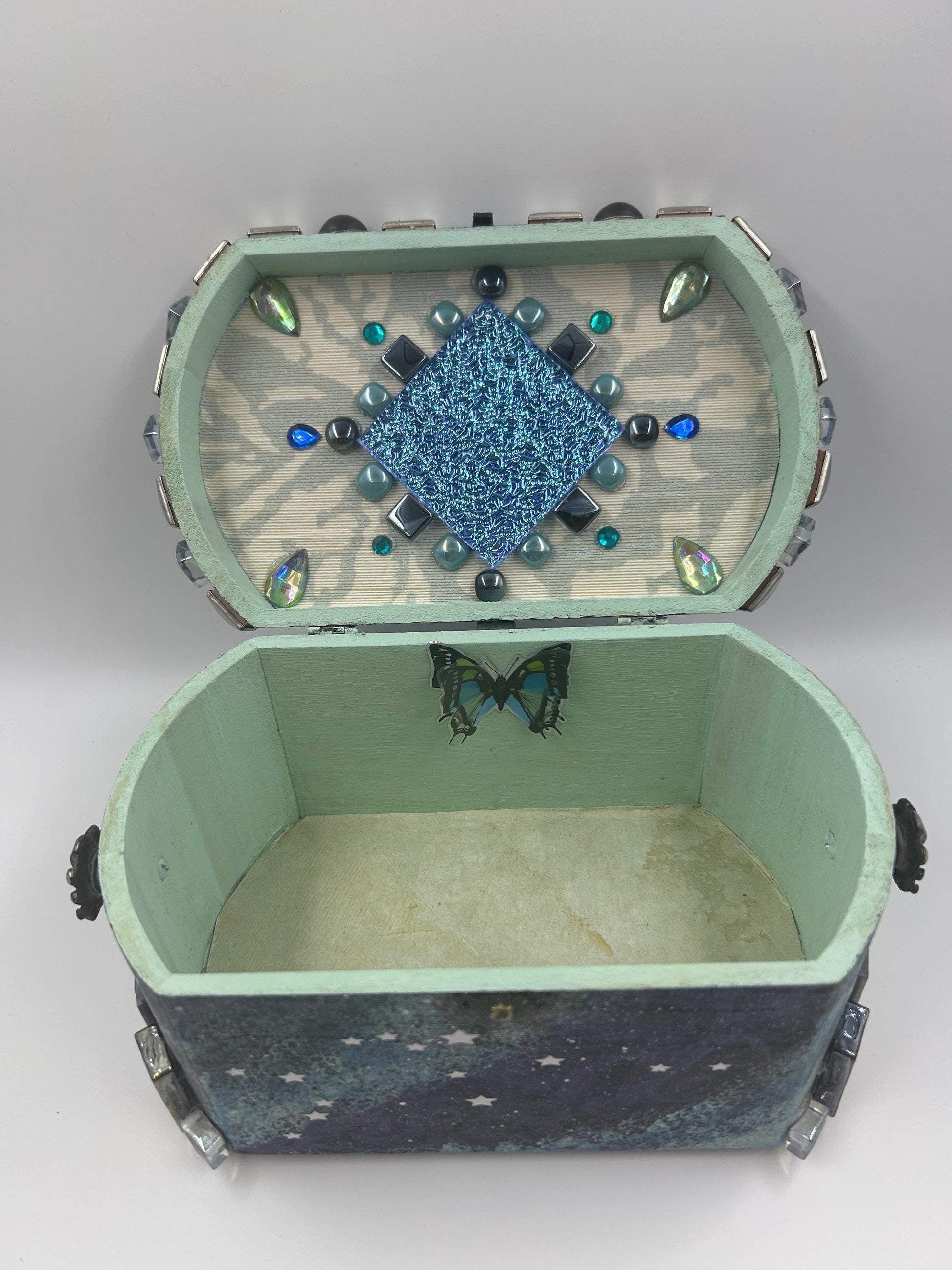 The Starkeeper’s Wish Box — Celestial Keepsake Chest, Manifestation, Ritual, Spiritual Keepsake, Astrology Gift